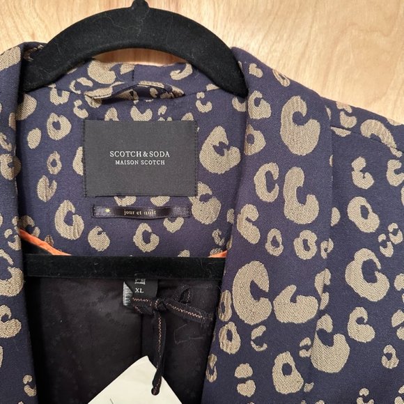 Stretch Jacquard Tailored Blazer - Picture 8 of 9